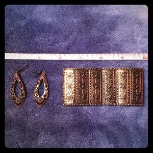 Gold tone bracelet and earrings
